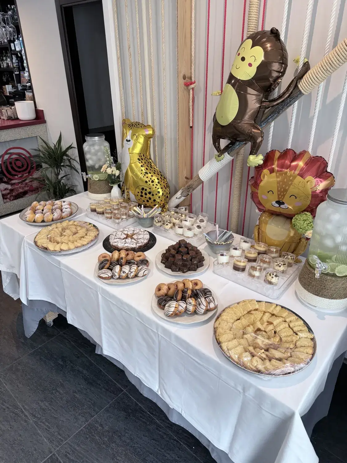 Tarta artesana decorada para celebraciones, Pandejuevo Costa da Morte